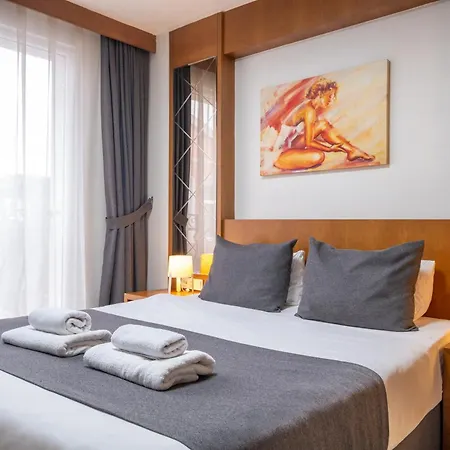 מלון Yenikapi Luxery 3*